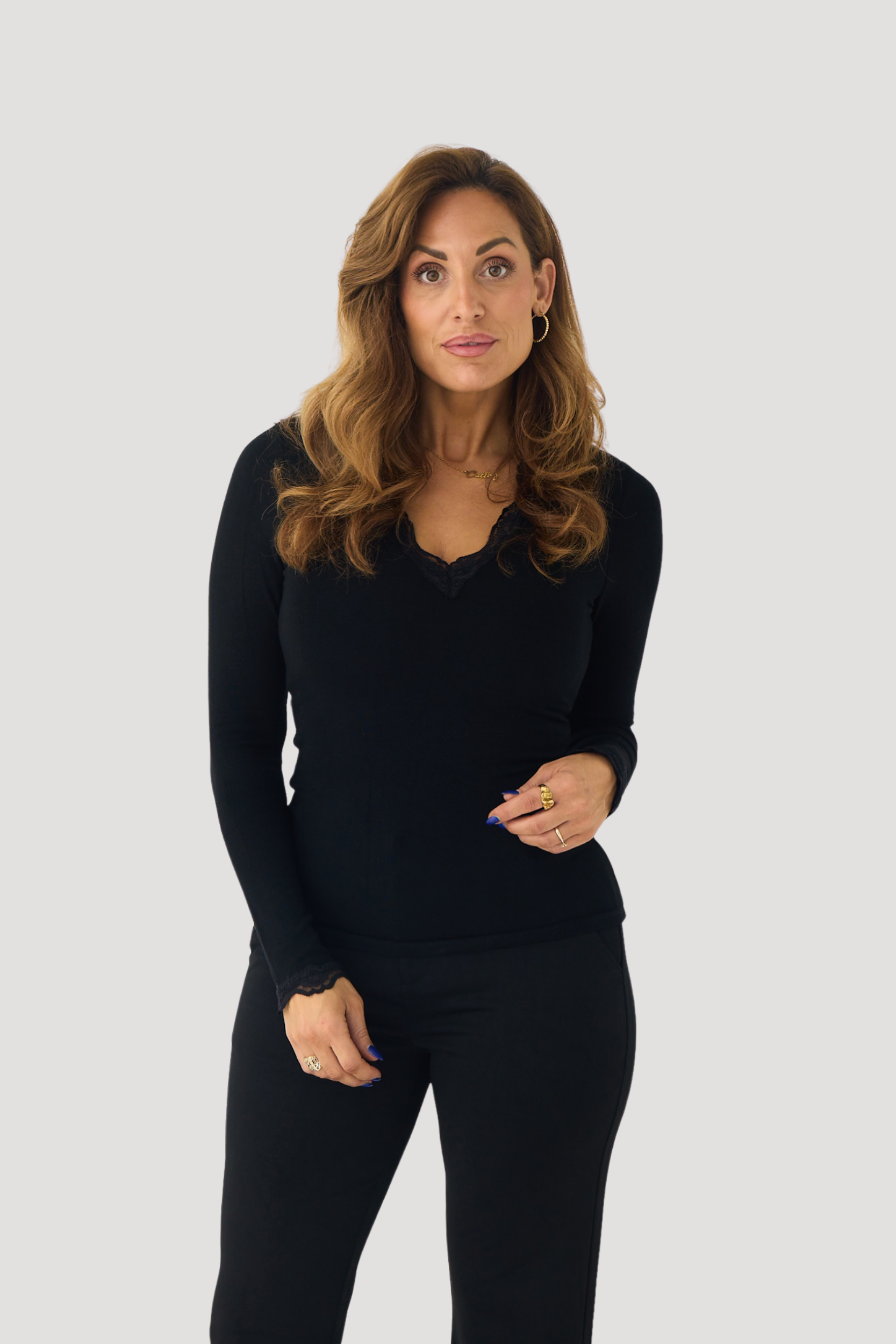 LACE V-NECK LONG SLEEVE