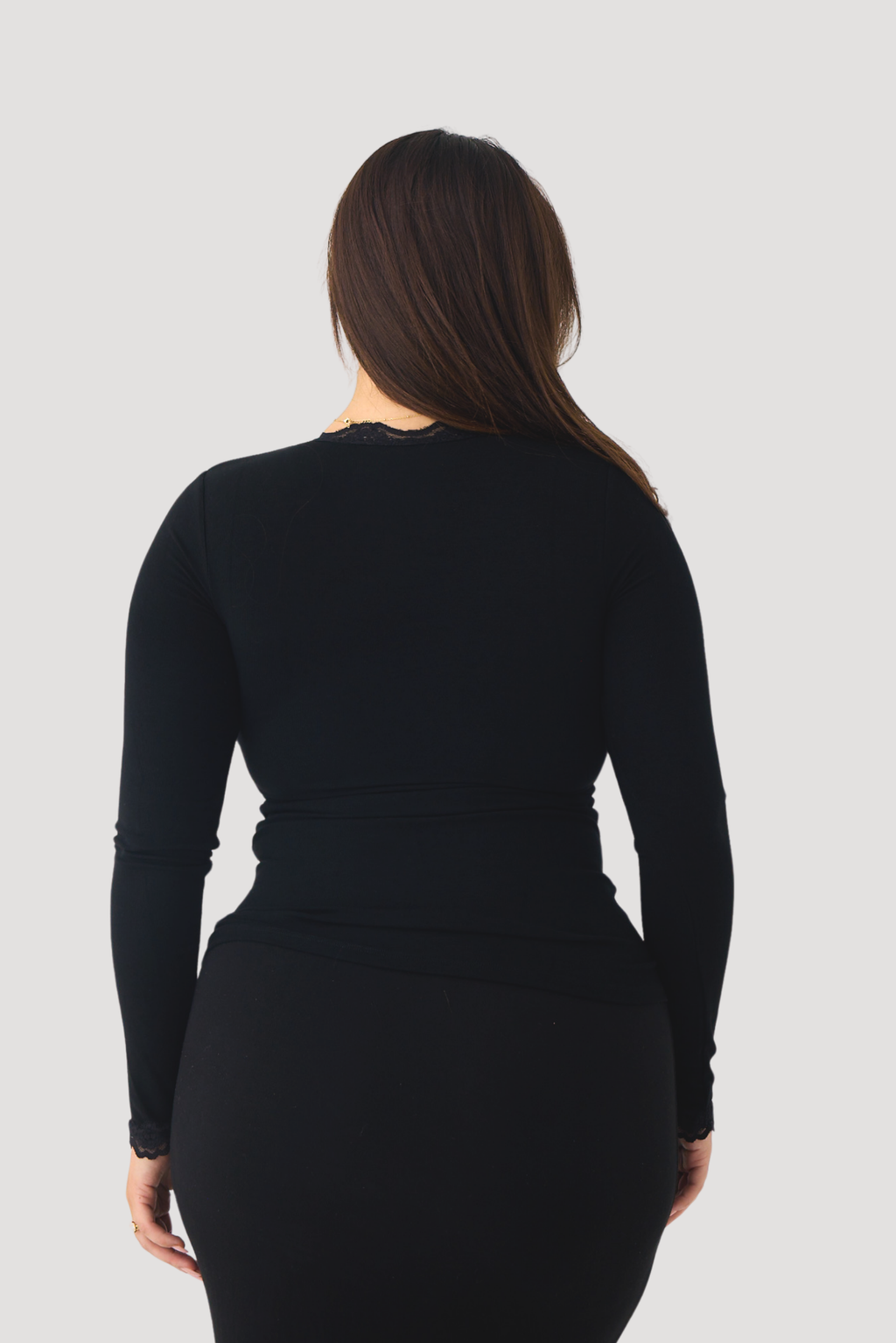 LACE V-NECK LONG SLEEVE